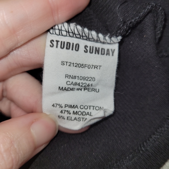 Black Studio Sunday Tank Top - Picture 4 of 5